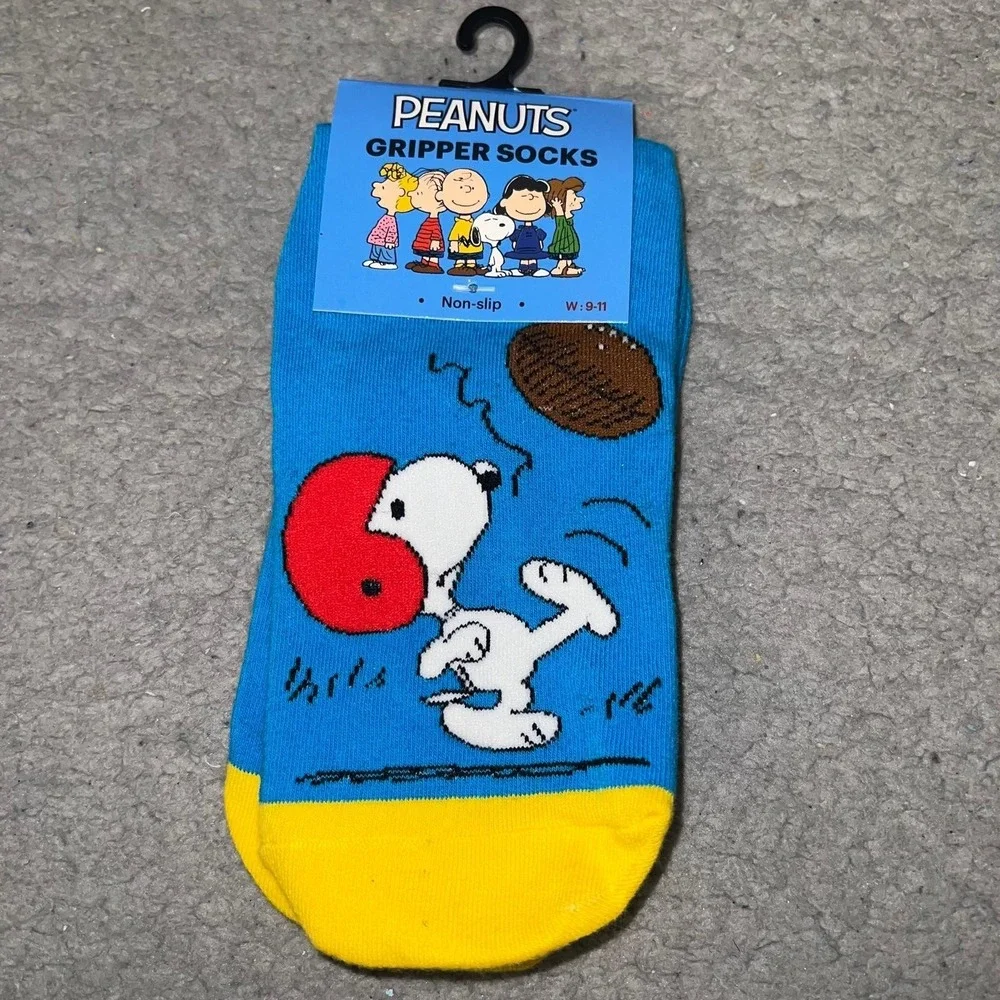 NWT Peanuts Snoopy Gripper Socks Women's Sz 9-11 Blue Yellow Non-Slip Football